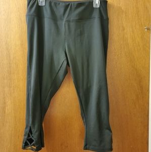 Workout legging capris with criss cross design